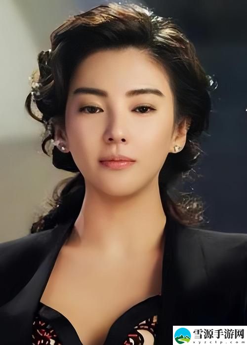 在“张雨绮人文艺术欣赏ppt”中，如何透视张雨绮的艺术之美与人文内涵？