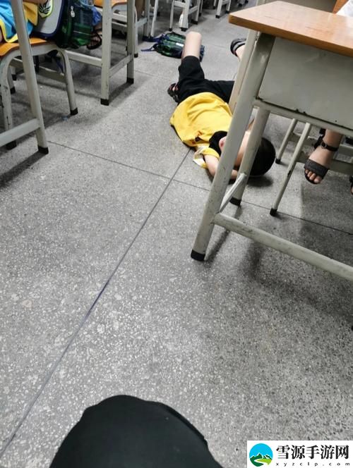 上课没带罩子让他c了一节课更新了，平台：讨论教育与安全的必要性