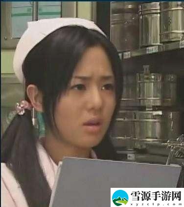 诱人的护士苍井空：她的职业魅力与个人生活之间的平衡究竟如何？