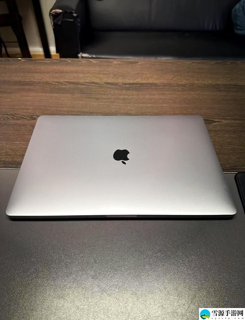 当“18岁MACBOOKPRO45岁”相遇，岁月如何在科技与人类之间交织？