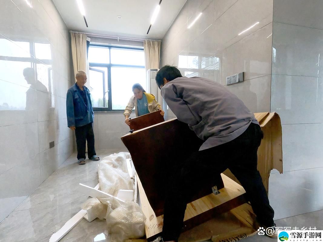 几个装修工人把我压在茶几，粉丝：这也太拼了吧！