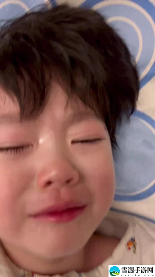 宝宝两根就哭男男是不是太早了上线，网友热议：父母应如何正确引导孩子情感发展？