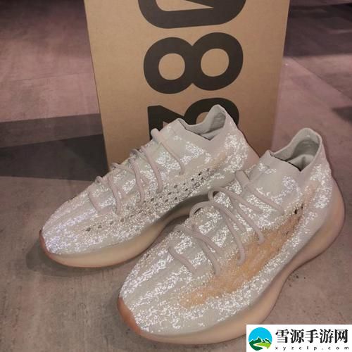 Yeezy 380水蜜桃上线，网友热议：新色系是否能掀起潮流浪潮？