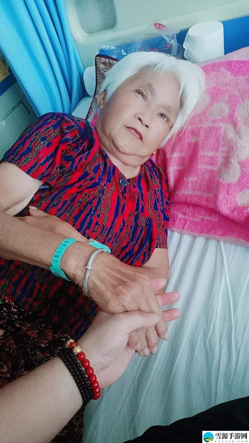 chinese老太交grany，网友直言：“她的幽默和智慧让人钦佩”